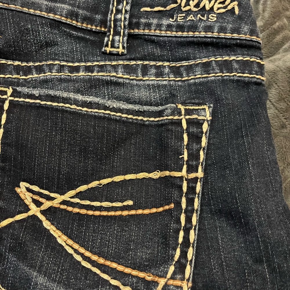 Women’s Silver Jeans. Gently used, only worn a handful of timez